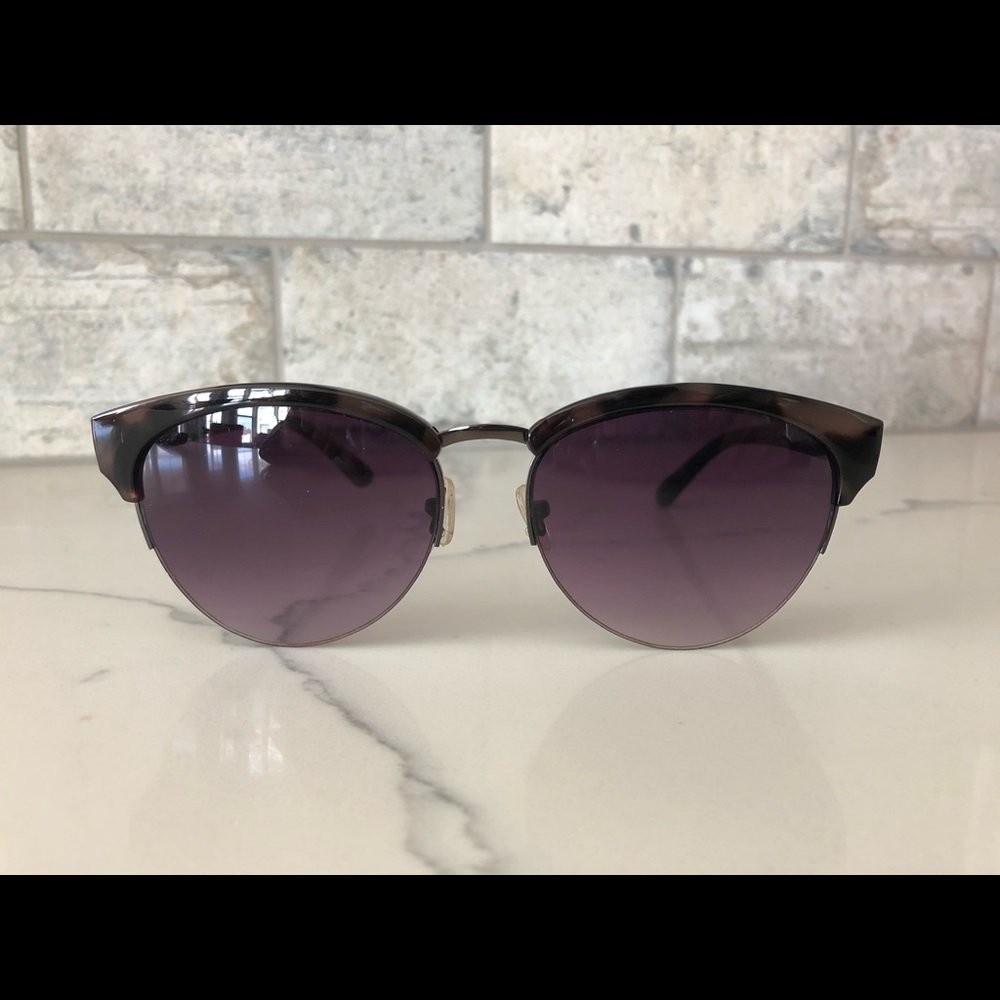 JONES NEW YORK Tortoise Frame Sunglasses